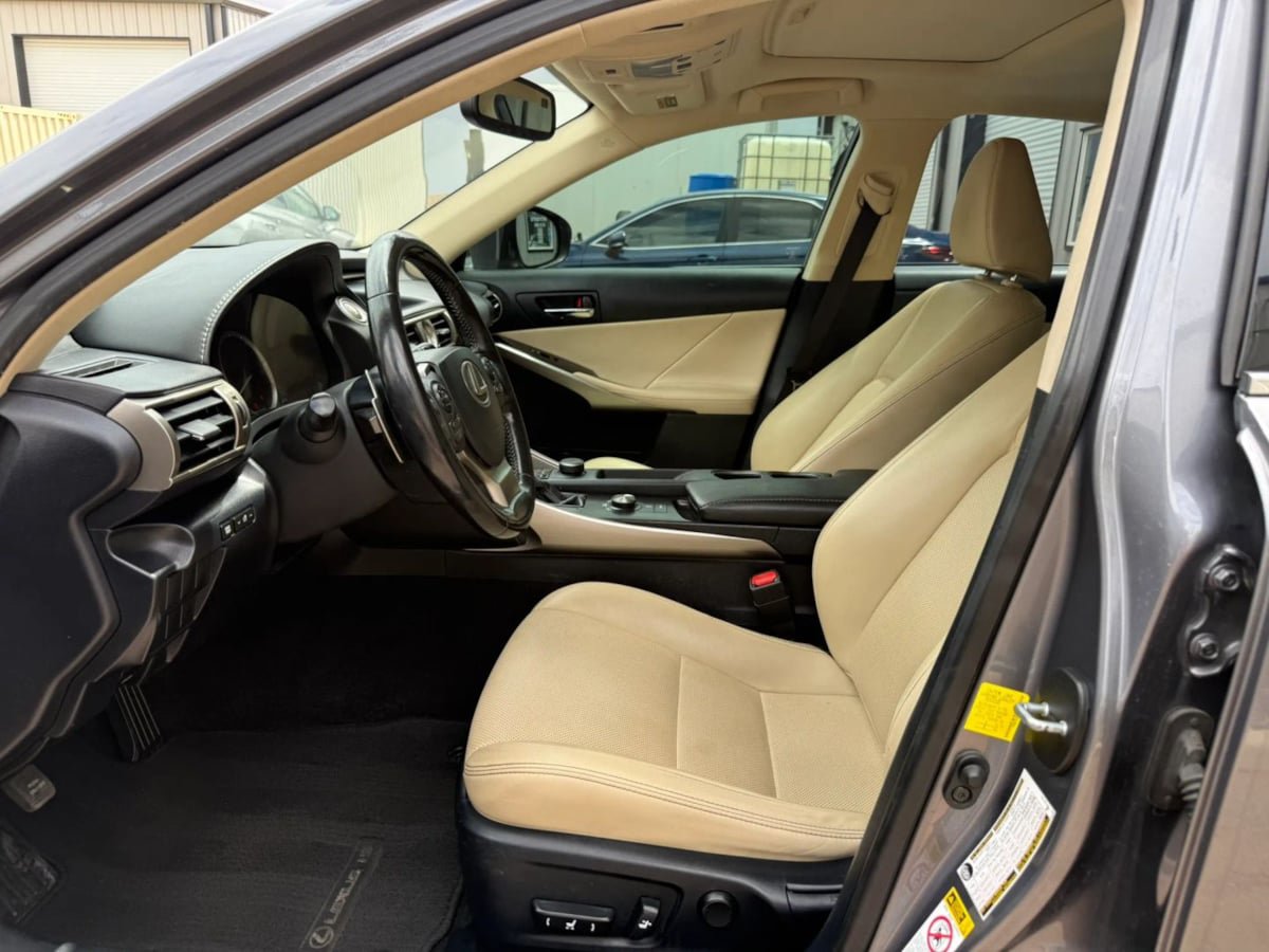 Used 2016 Lexus IS 200t RWD image 17