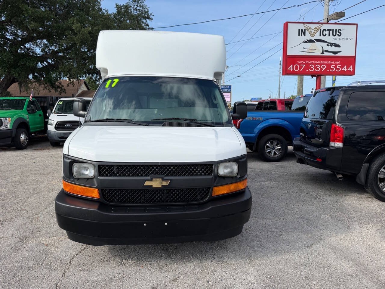 Used 2017 Chevrolet Express 3500 RWD image 4
