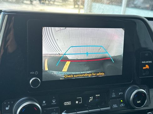 Used 2024 Toyota Highlander XLE image 19