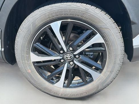 Used 2024 Toyota Corolla Cross AWD Hybrid w/ Convenience Package image 28