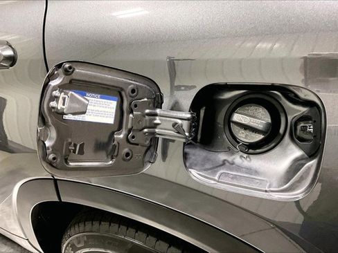 Used 2022 Toyota Highlander XLE AWD/4WD image 43
