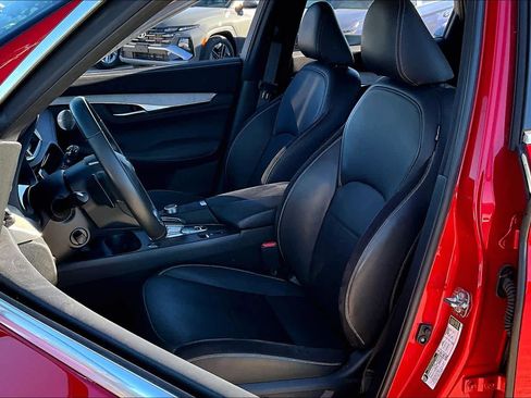 Used 2024 INFINITI QX50 Sensory image 7