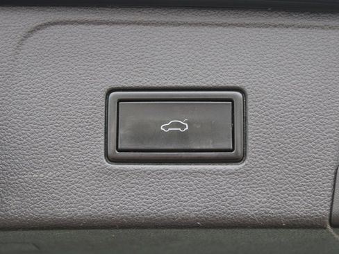 Used 2019 Volkswagen Atlas SEL image 32