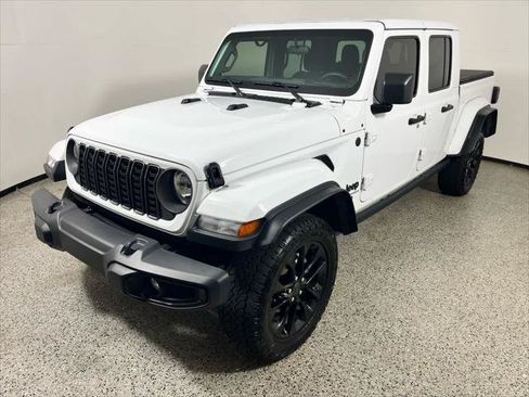 Certified 2025 Jeep Gladiator Sport AWD/4WD image 1
