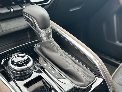 Used 2025 GMC Canyon Denali image 31