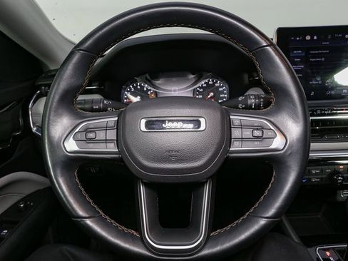 Used 2022 Jeep Compass Limited image 28