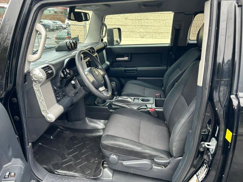 Used 2010 Toyota FJ Cruiser 4WD AT image 10