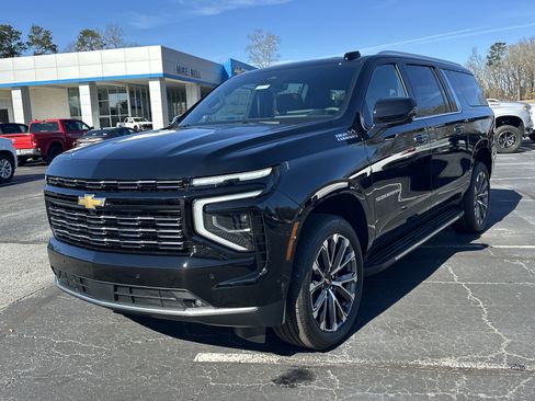 New 2026 Chevrolet Suburban High Country w/ Sun And Tow Package RWD image 5