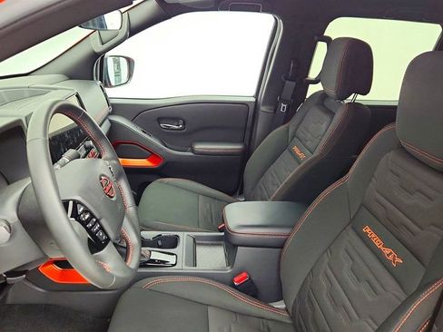 Used 2025 Nissan Frontier PRO-4X image 18