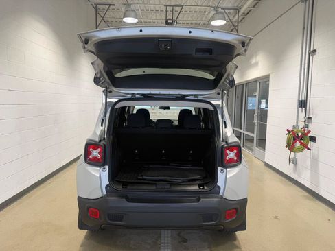 Used 2020 Jeep Renegade Latitude w/ Cold Weather Group AWD/4WD image 13