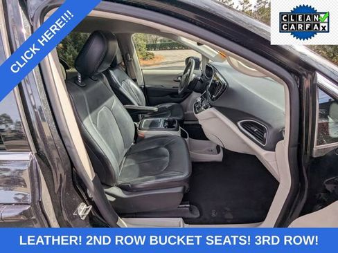 Used 2022 Chrysler Pacifica Touring-L image 13