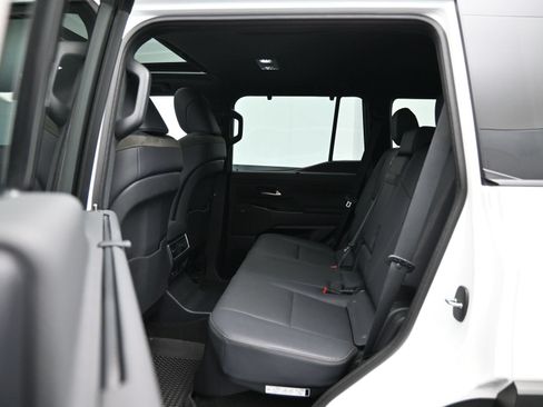 Used 2024 Lexus GX 550 AWD/4WD image 11