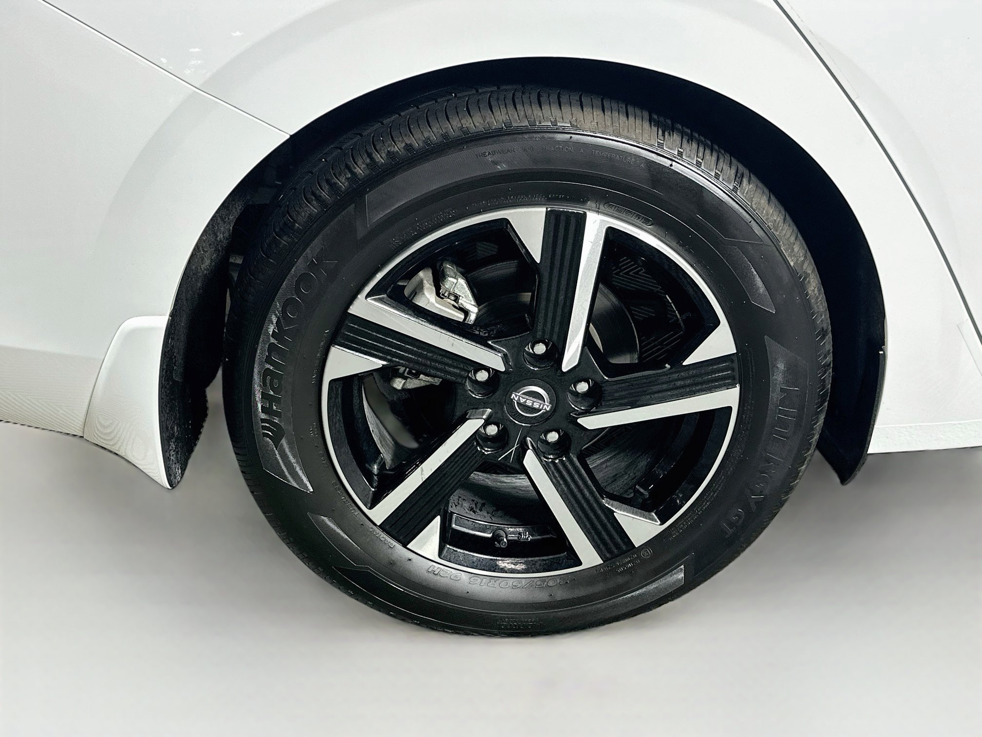 Used 2025 Nissan Sentra SV FWD image 11