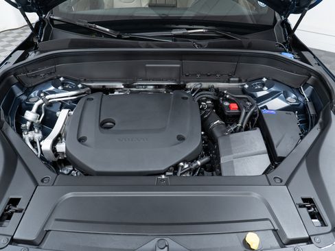 New 2026 Volvo XC90 B6 Core image 9