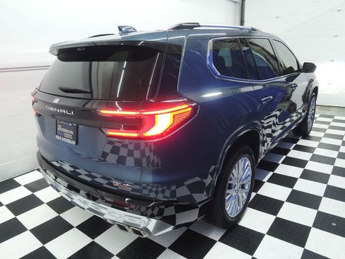 Used 2025 GMC Acadia Denali w/ Super Cruise Package FWD image 10