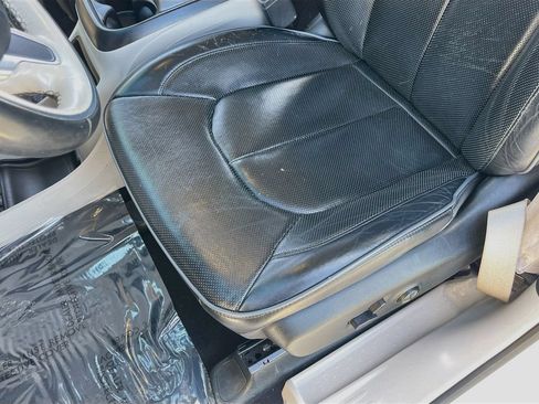Used 2019 Chrysler Pacifica Limited FWD image 19