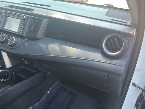 Used 2017 Toyota RAV4 LE AWD/4WD image 28