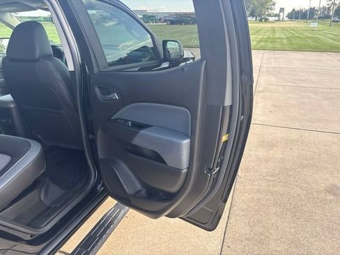 Used 2017 Chevrolet Colorado Z71 w/ Z71 Midnight Edition AWD/4WD image 19