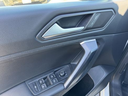 Certified 2021 Volkswagen Tiguan SE w/ Panoramic Sunroof Package image 15