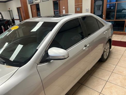 Used 2013 Toyota Camry XLE image 2