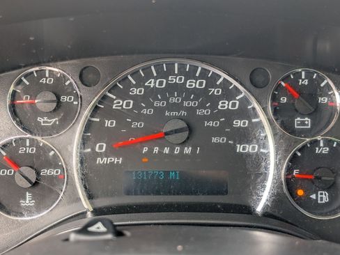 Used 2018 Chevrolet Express 2500 w/ Driver Convenience Package RWD image 14