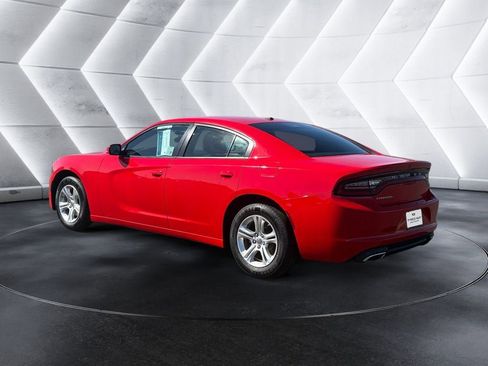 Used 2022 Dodge Charger SXT RWD image 3