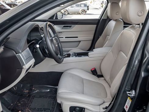 Used 2017 Jaguar XF Prestige image 14
