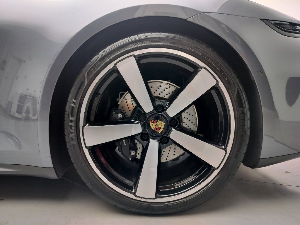 Certified 2025 Porsche 911 Carrera RWD image 23