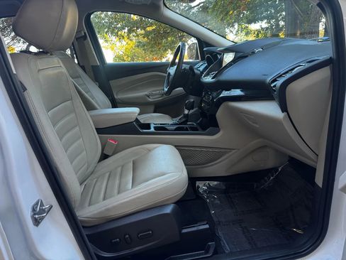 Used 2017 Ford Escape Titanium image 12
