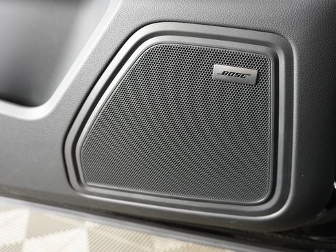 New 2026 Porsche Macan image 16