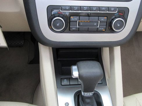 Used 2011 Volkswagen Eos Komfort FWD image 27