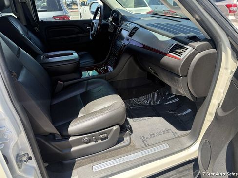 Used 2013 Cadillac Escalade ESV Luxury AWD/4WD image 15