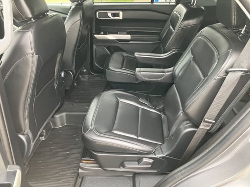 Used 2021 Ford Explorer XLT w/ Equipment Group 202A AWD/4WD image 14