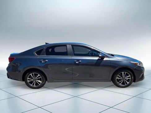 Used 2023 Kia Forte LXS FWD image 4
