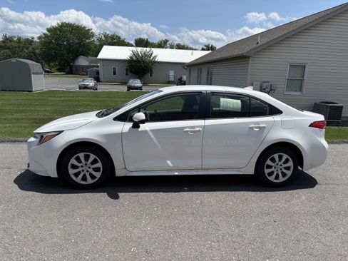 Used 2025 Toyota Corolla LE FWD image 5