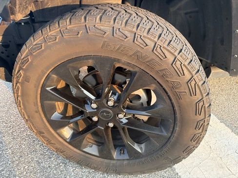 Used 2024 Jeep Gladiator Sport AWD/4WD image 2