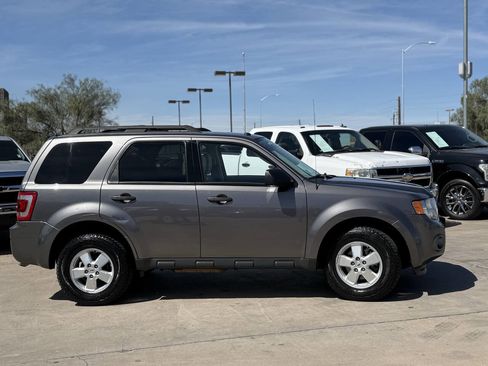 Used 2010 Ford Escape XLT image 4