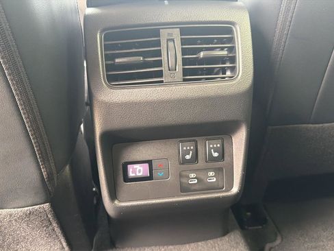 Used 2024 Nissan Rogue Platinum w/ Platinum Premium Package FWD image 11