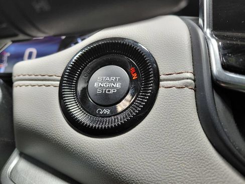 Certified 2025 Jeep Compass Limited AWD/4WD image 35