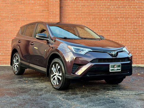 Used 2018 Toyota RAV4 LE image 3
