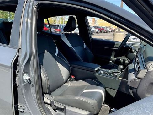 Used 2025 Toyota Camry SE image 7