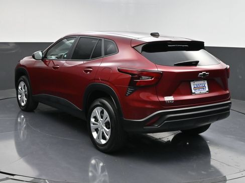 Used 2024 Chevrolet Trax LS FWD image 5