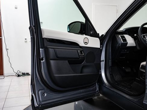 New 2026 Land Rover Discovery S image 30