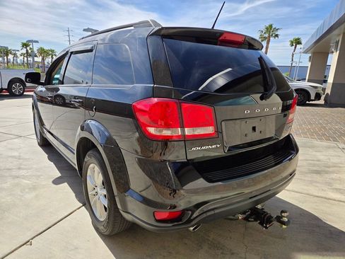 Used 2014 Dodge Journey SXT w/ Flexible Seating Group image 3