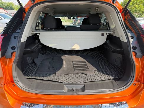 Used 2017 Nissan Rogue SV AWD/4WD image 16
