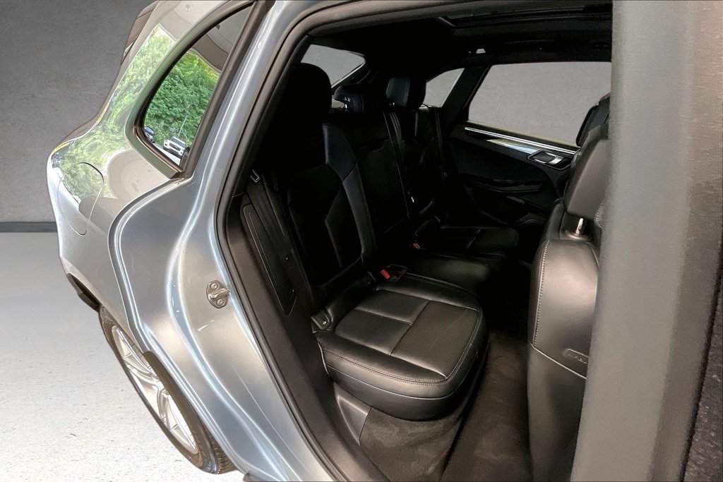 Used 2023 Porsche Macan AWD/4WD image 25