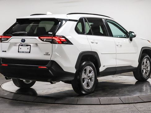 Certified 2024 Toyota RAV4 LE AWD/4WD image 5