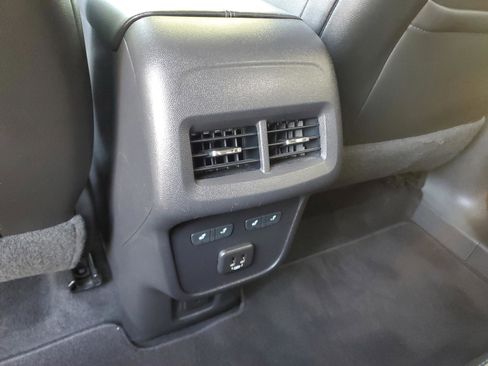 Used 2019 Chevrolet Equinox Premier image 17