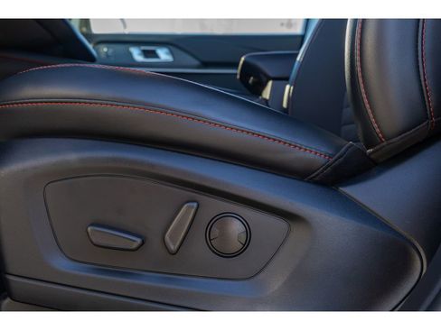 Used 2025 Ford Explorer ST-Line w/ ST-Line Street Pack image 18