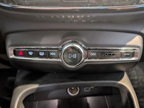 Used 2026 Volvo XC40 B5 Plus w/ Protection Package Premier image 18